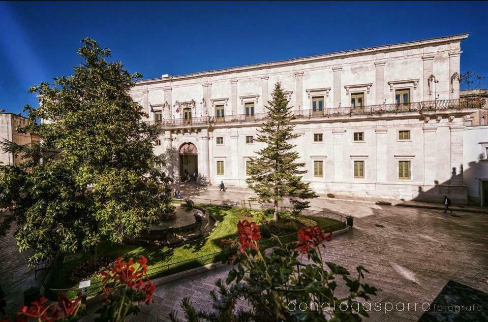 Casa Adele - Dimora Del 1700 Nel Centro Storico Bed and Breakfast Martina Franca Eksteriør billede